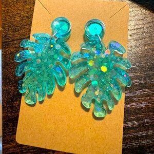 Green palm leaf earrings!